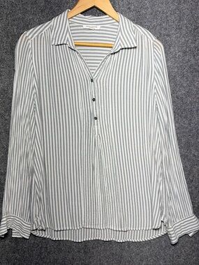 beachlunchlounge White and Light Gray Striped Button-Front Blouse
